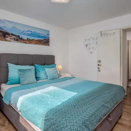 2 Bedroom Stunning In Bregi Holiday home