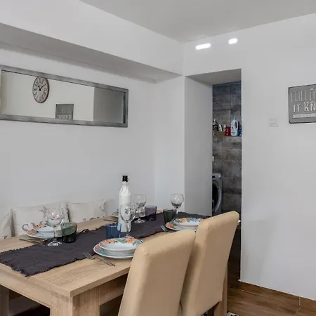 2 Bedroom Stunning In Bregi Prázdninový dům