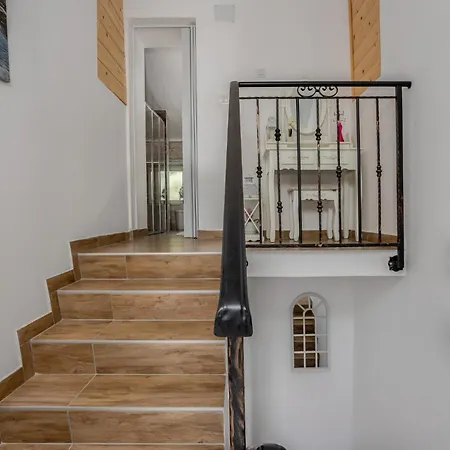 Prázdninový dům 2 Bedroom Stunning In Bregi