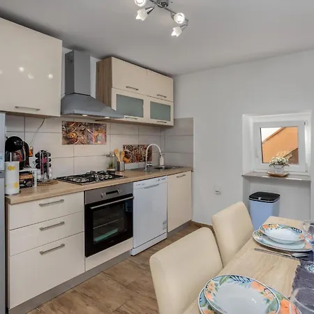 펜션 2 Bedroom Stunning In Bregi Breza