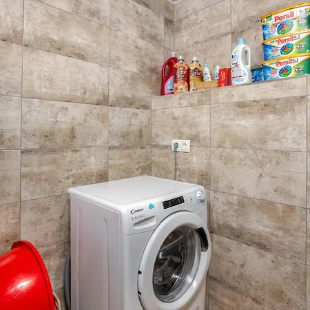 2 Bedroom Stunning In Bregi 펜션