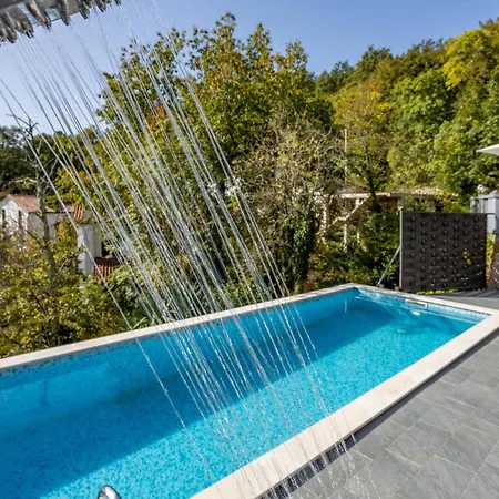 2 Bedroom Stunning In Bregi 펜션