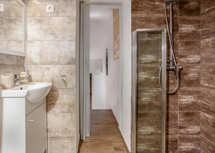 2 Bedroom Stunning In Bregi 度假居 Breza
