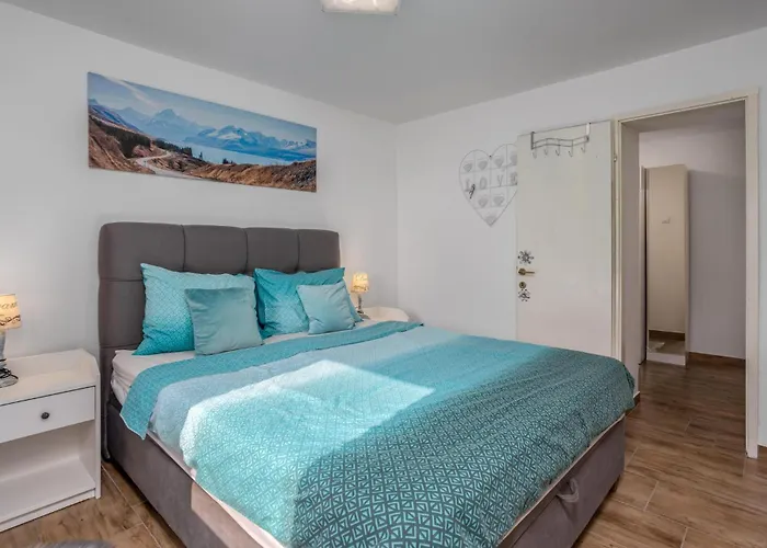 2 Bedroom Stunning In Bregi 度假居